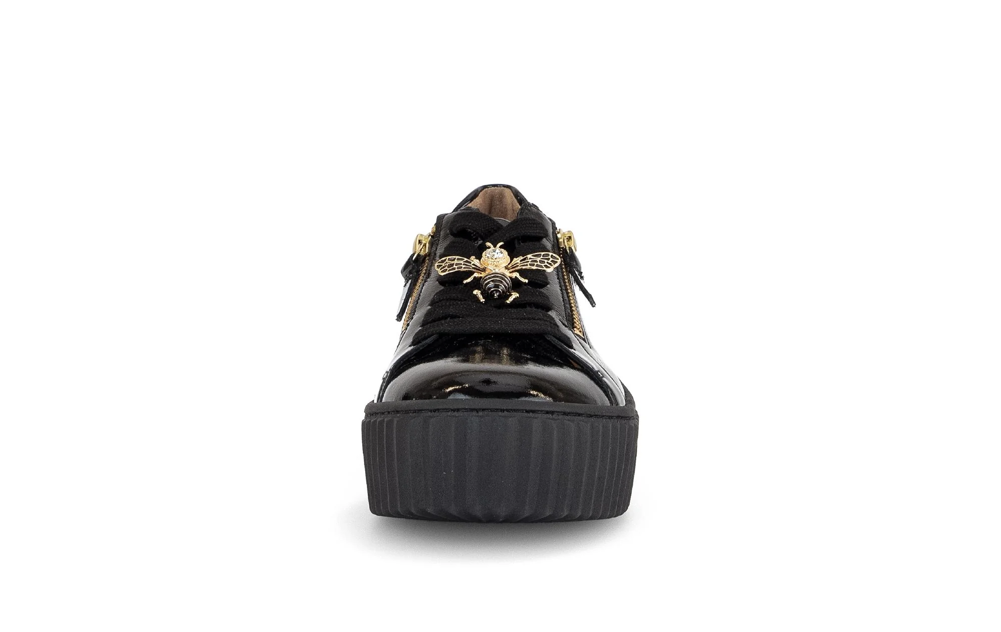 Baskets noires en cuir vernis avec un bijou fantaisie abeille - Image 5