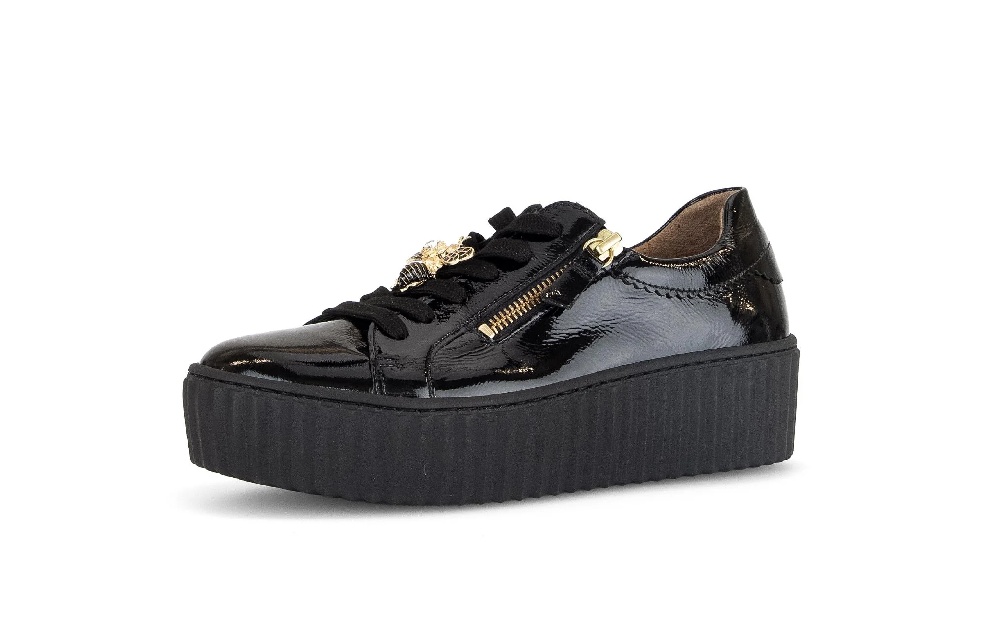 Baskets noires en cuir vernis avec un bijou fantaisie abeille - Image 6