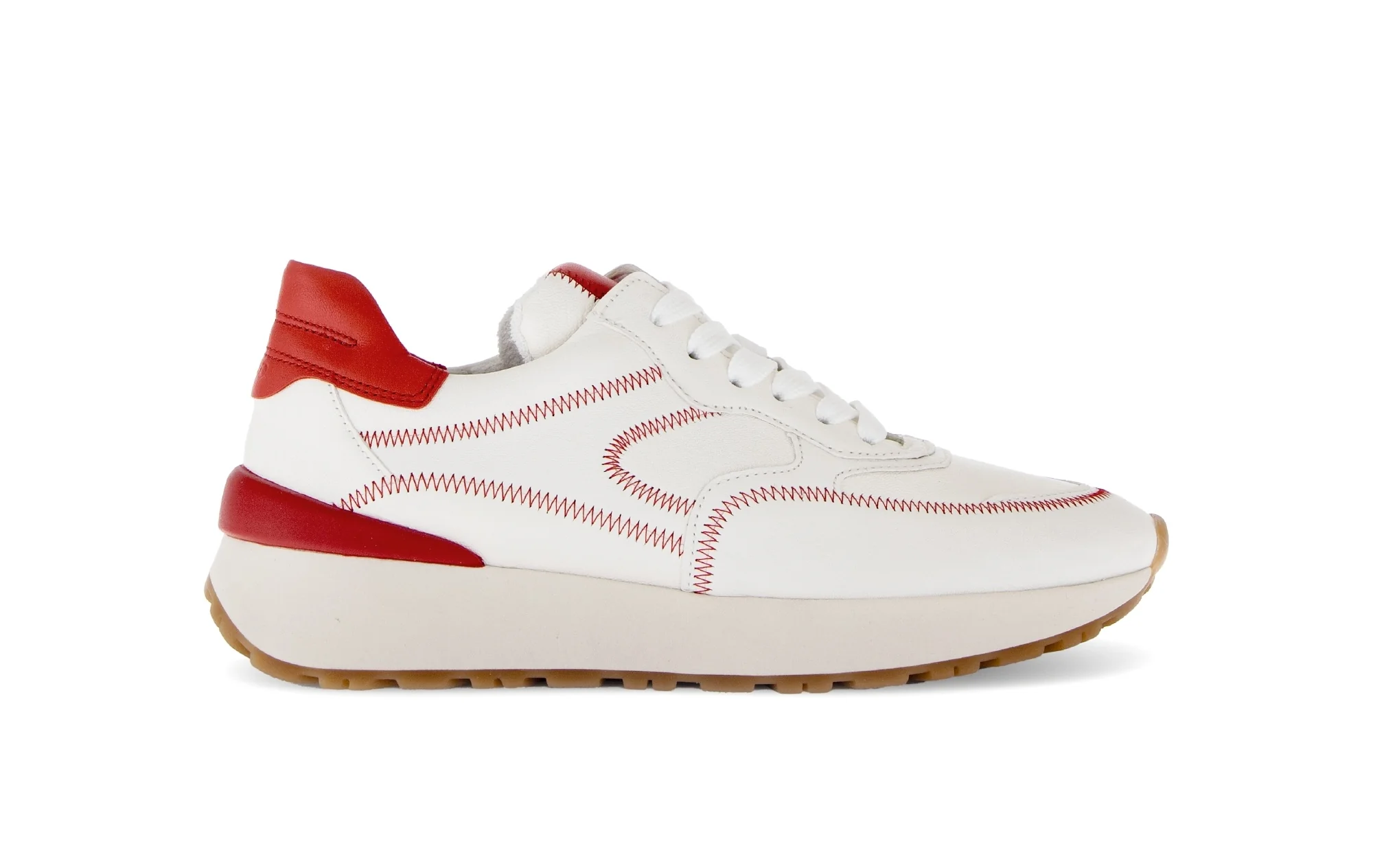 Baskets rouges et blanches en cuir lisse