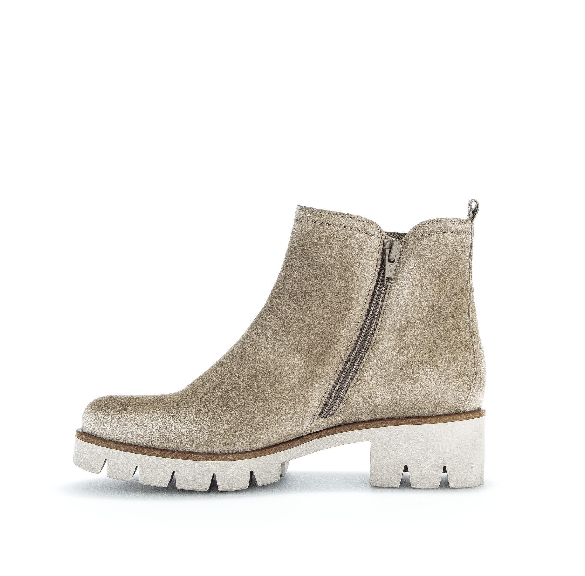 Bottines beiges en Nubuck - Image 2