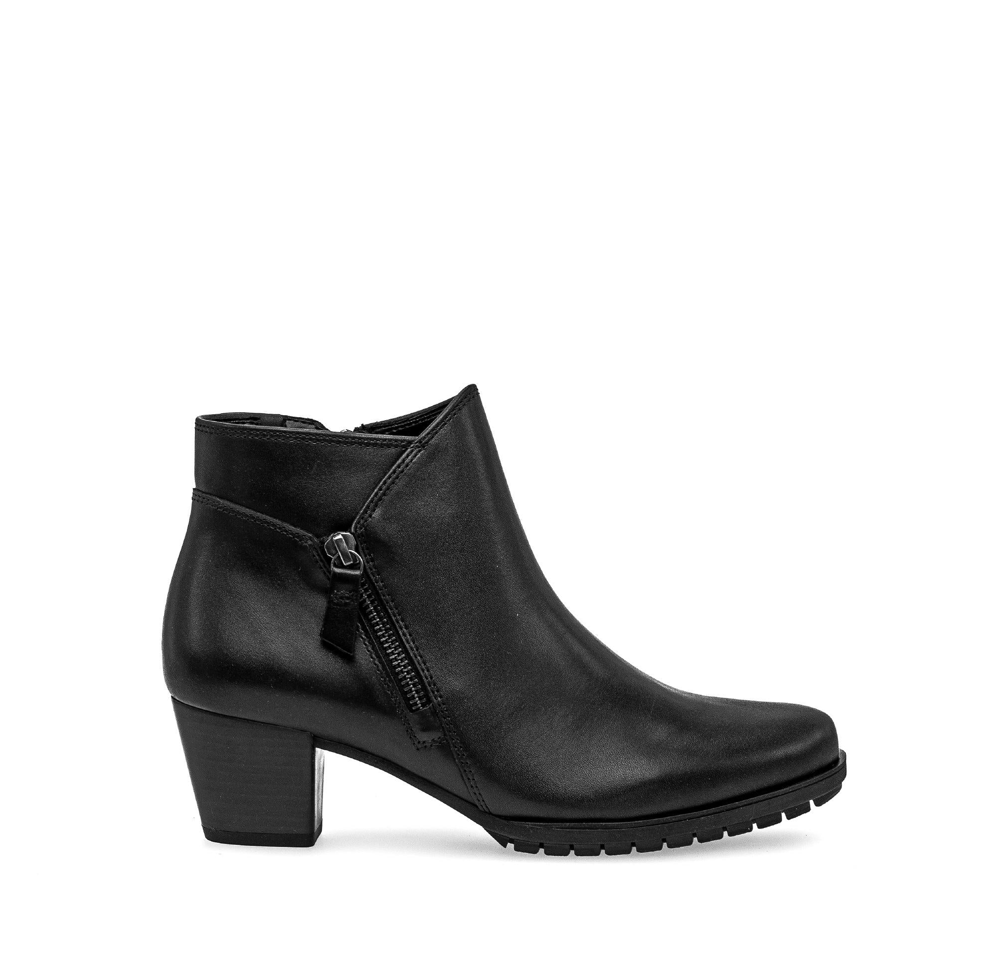 Bottines noires en cuir lisse
