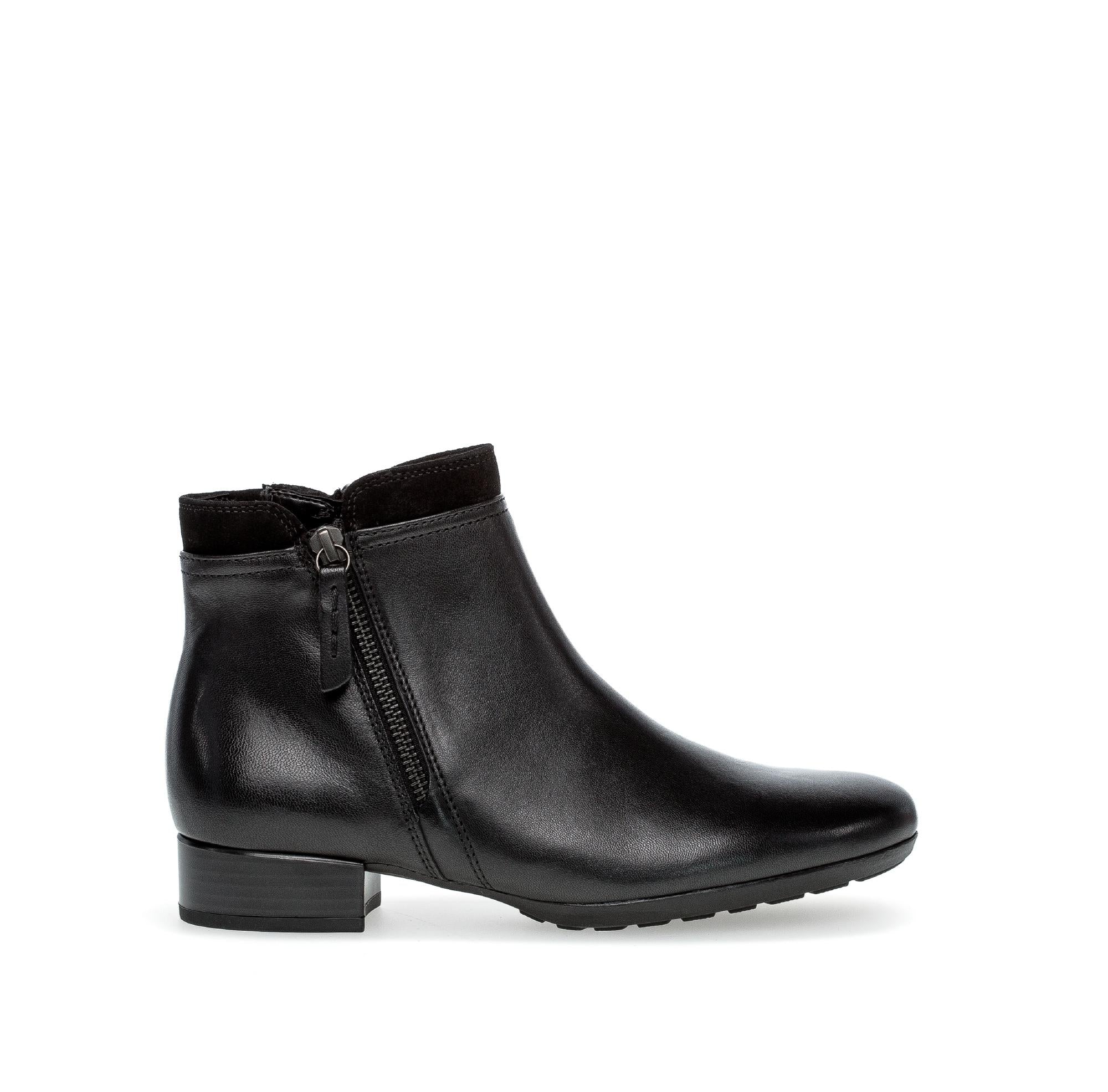 Bottines noires en cuir lisse