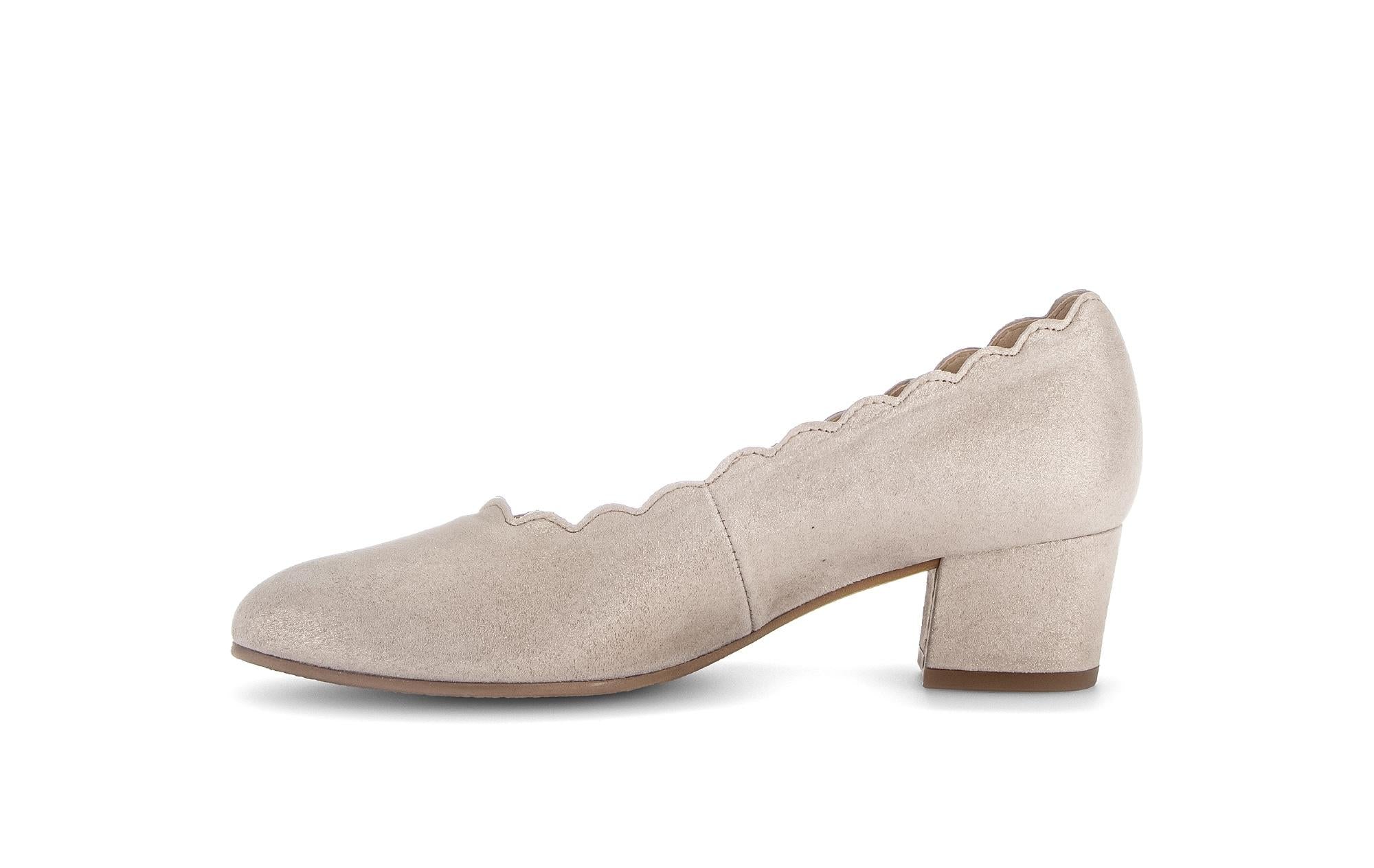 Escarpins beiges en nubuck irisé - Image 2