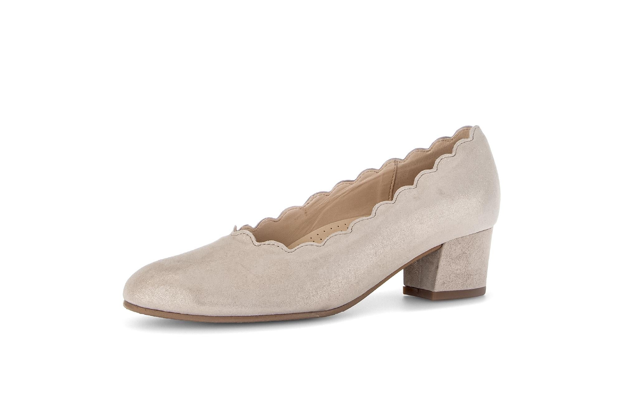Escarpins beiges en nubuck irisé - Image 6